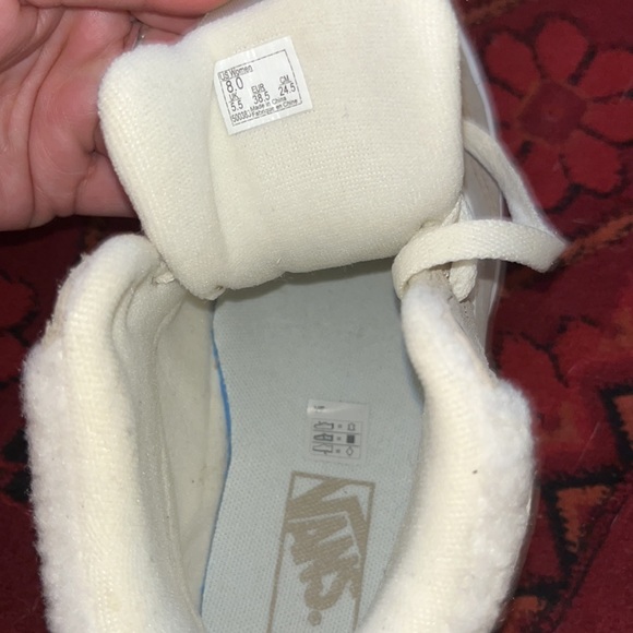 Brand new with tags vans high tops with shearling edge - Picture 4 of 4
